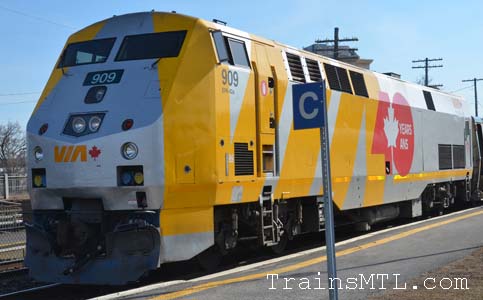 Locomotive VIA909 left side, new colors / coté gauche, nouvelles couleurs